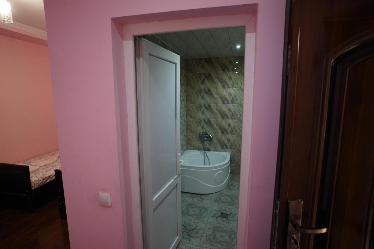 Imperator 1 Hotel Kutaisi Zewnętrze zdjęcie
