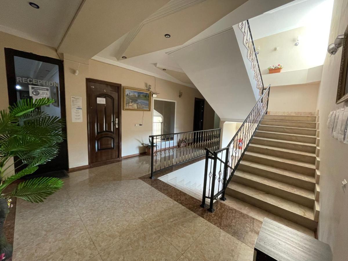 Imperator 1 Hotel Kutaisi Zewnętrze zdjęcie