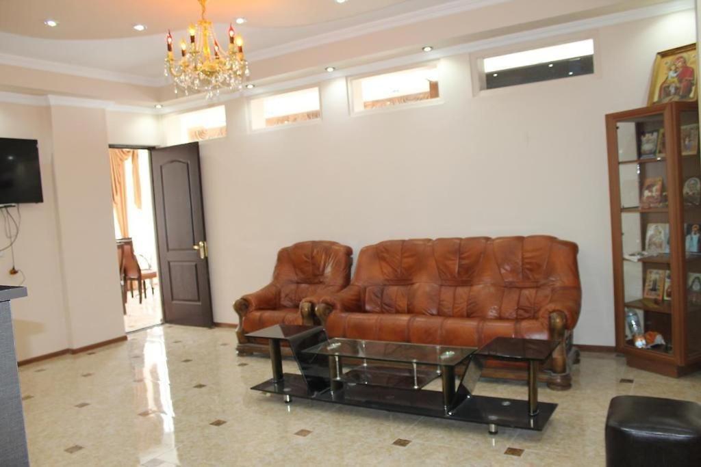 Imperator 1 Hotel Kutaisi Zewnętrze zdjęcie