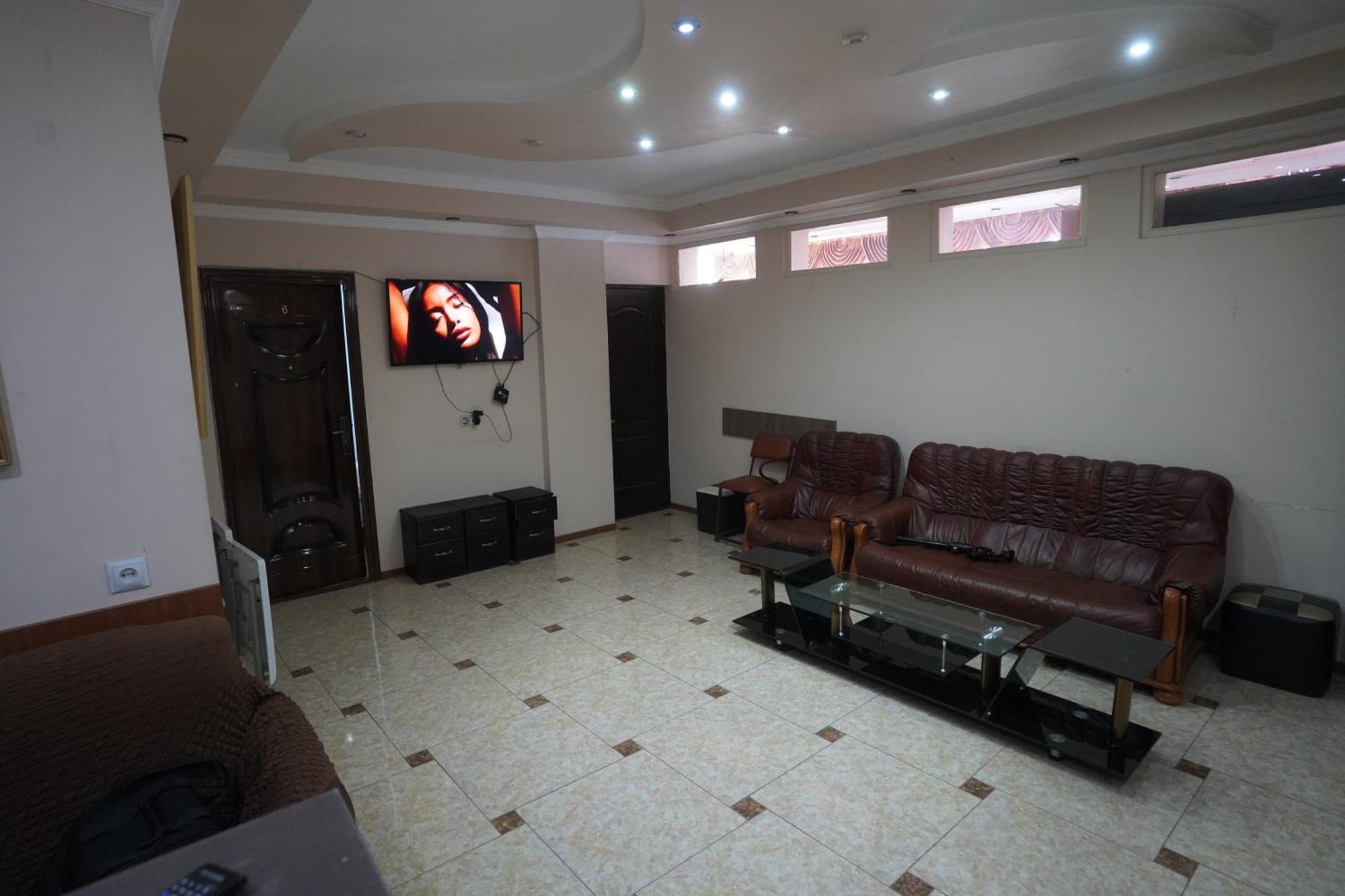 Imperator 1 Hotel Kutaisi Zewnętrze zdjęcie